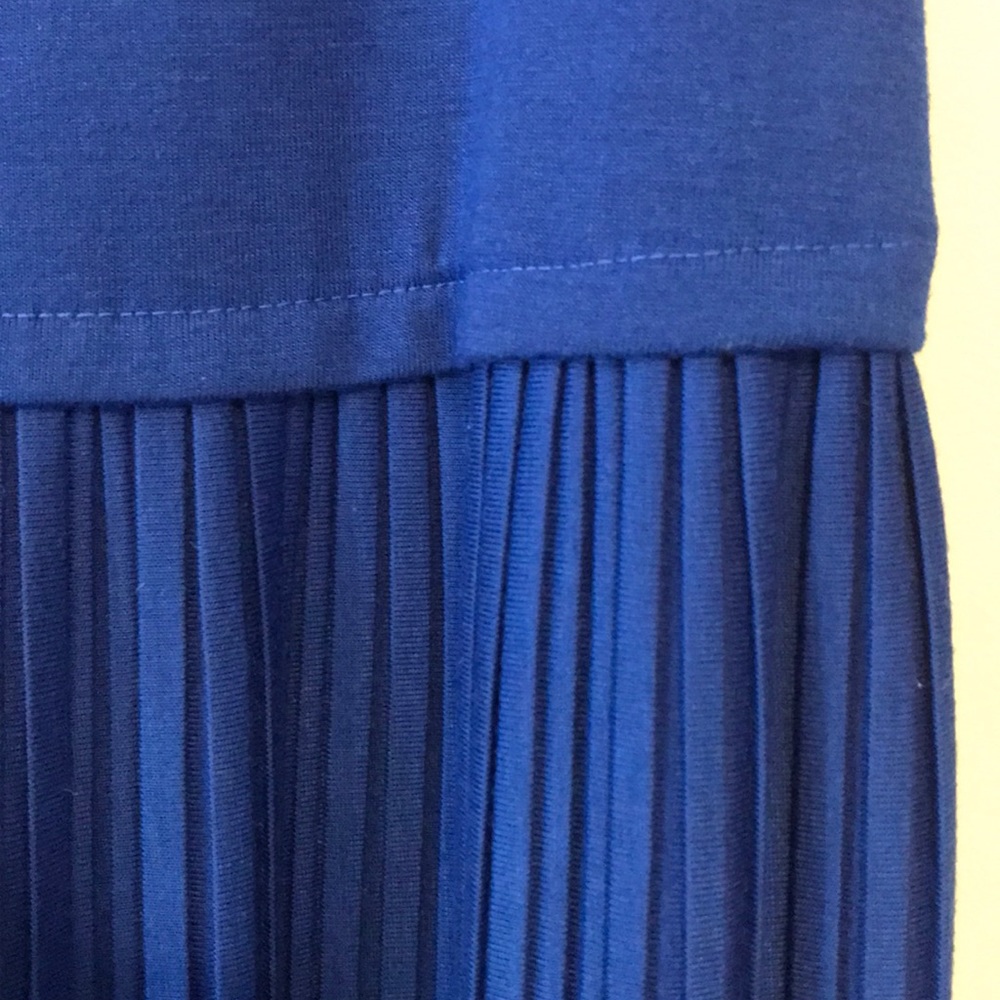 Ladies dress - Picture 4 of 7